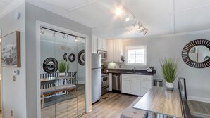 Apartment, Multiple Beds (Broughton Deco Carriage) | Private kitchen - Broughton Deco Carriage (Savannah)