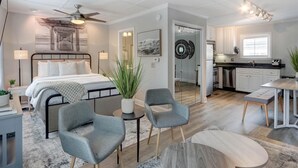 Apartment, Multiple Beds (Broughton Deco Carriage) - Broughton Deco Carriage (Savannah)
