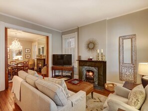 Condo, Multiple Beds (Luxury on Lincoln) | Living room