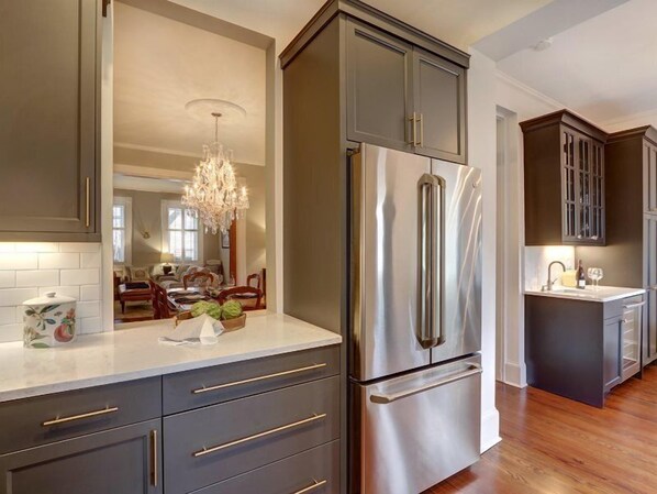 Condo, Multiple Beds (Luxury on Lincoln) | Private kitchen