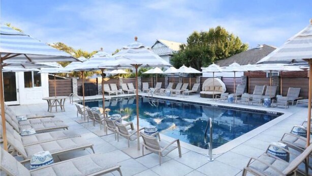 A heated pool - Blue Moon (Savannah)
