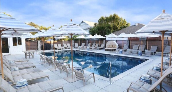 A heated pool - Blue Moon (Savannah)