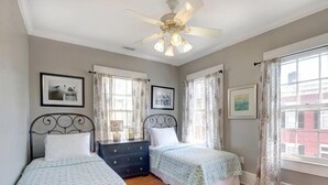 2 bedrooms, WiFi (free) - Blue Moon (Savannah)