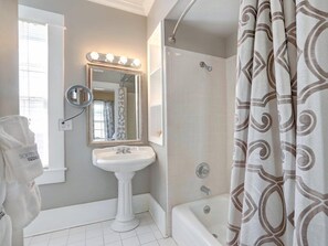 Bathroom - Blue Moon (Savannah)
