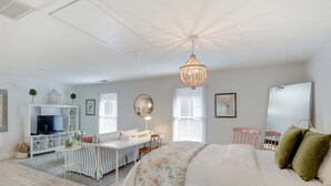 Room - Crawford Carriage House (Savannah)