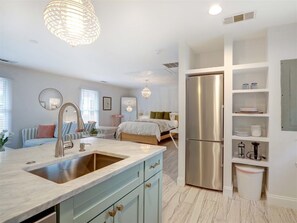 Apartment, 1 Queen Bed (Crawford Carriage House) | Private kitchen - Crawford Carriage House (Savannah)