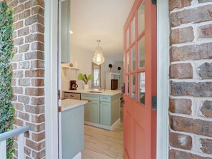 Apartment, 1 Queen Bed (Crawford Carriage House) | Private kitchen