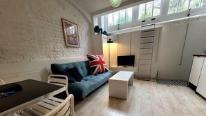 TV - Framery 3 - Funky studio in trendy Shoreditch (London)