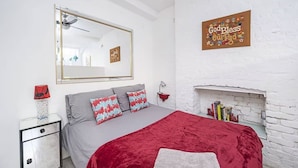1 bedroom, WiFi, bed sheets - Framery 3 - Funky studio in trendy Shoreditch (London)