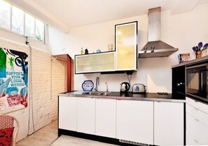 冷蔵庫、電子レンジ、コンロ、食器洗い機