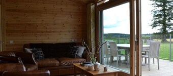 Exceptional lodge in private woodland with luxury steam room