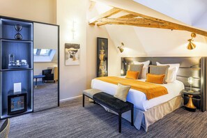 Chambre Dior | Ropa de cama de alta calidad, camas con efecto memoria y minibar 