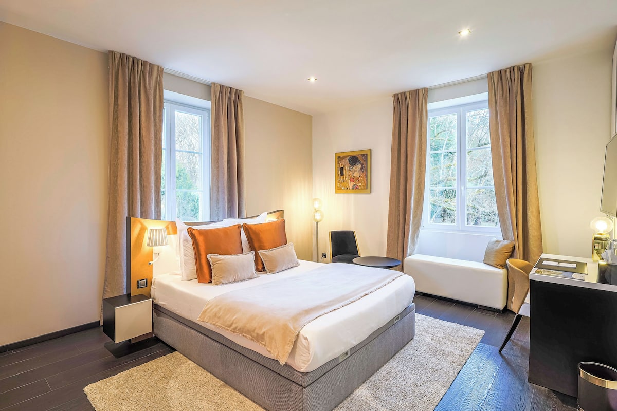 Chambre Klimt | Premium bedding, memory-foam beds, minibar, in-room safe