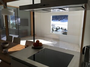 Réfrigérateur, four, plaque de cuisson, lave-vaisselle