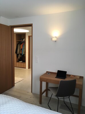 3 chambres, fer et planche à repasser, Wi-Fi, draps fournis