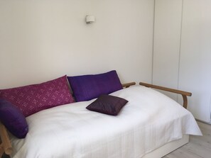 3 habitaciones, tabla de planchar con plancha, wifi y ropa de cama 