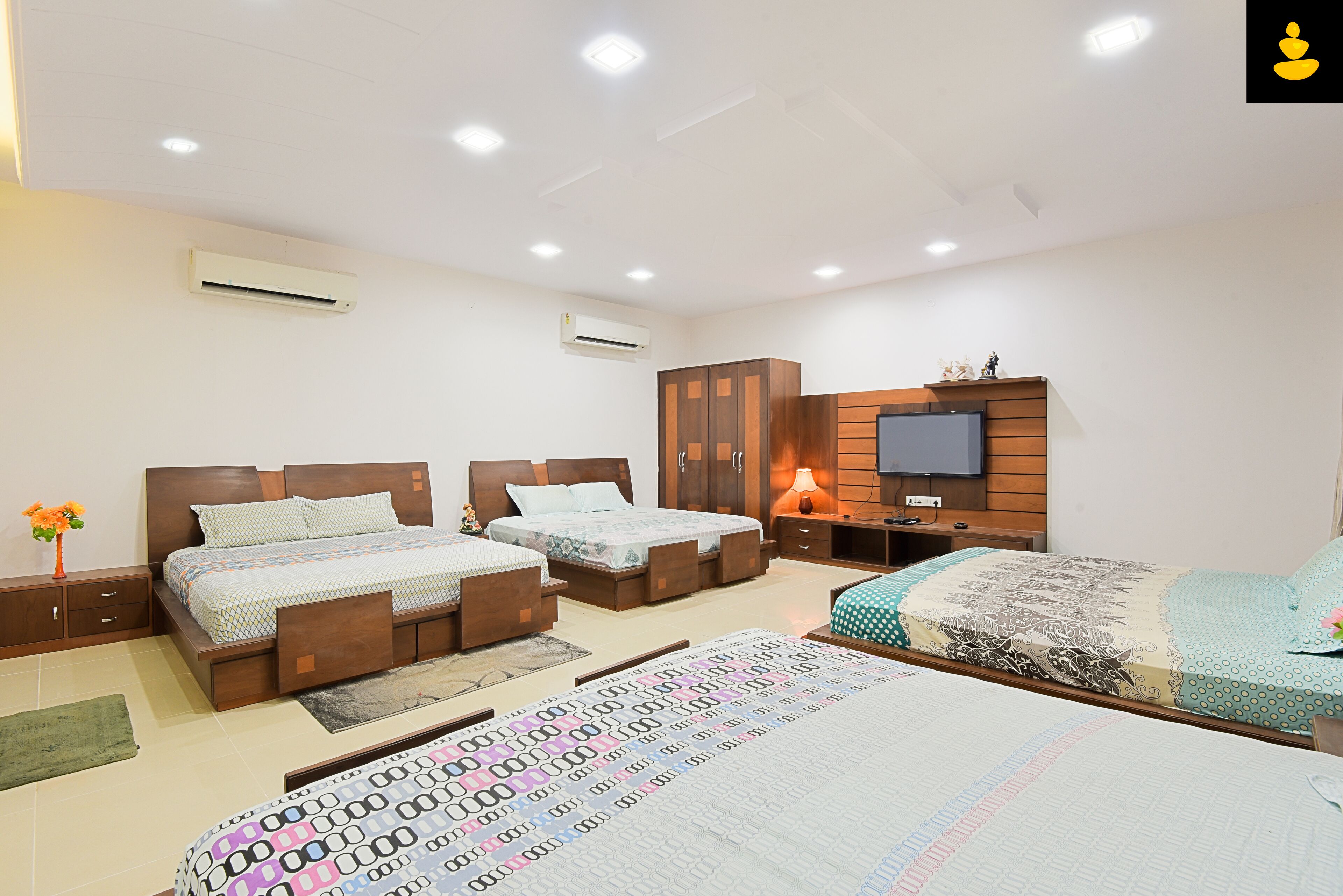 LivingStone 4 BHK Farmhouse in Pink City