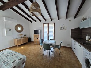 Interior - Santa Giulia mini Villa superb sea-view terrace, 400 m from beach. (Porto-Vecchio)