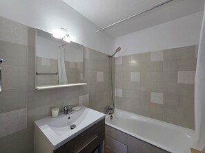 Bathtub, hair dryer
