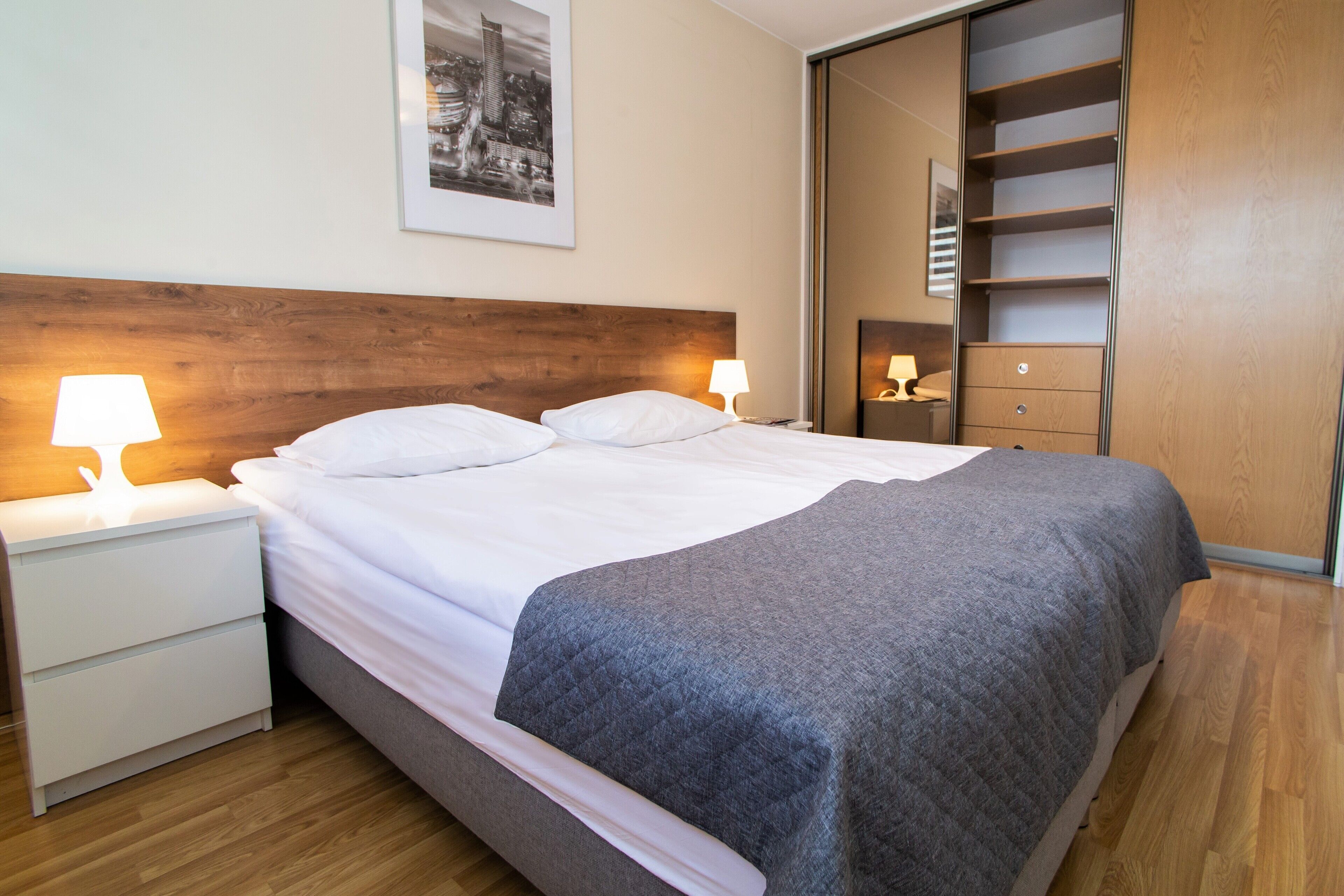 Leilighet – superior, tekjøkken | Skrivebord, skrivebord for bærbar PC og strykejern/-brett