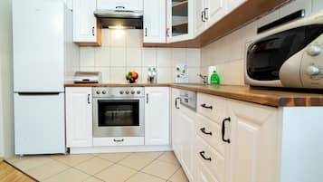 Superior Apartment, Kitchenette | Private kitchen