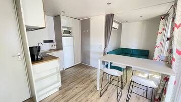 Comfort Mobile Home (Bahamas) | Private kitchen | Full-size fridge, microwave, stovetop, electric kettle