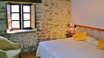 2 chambres, fer et planche à repasser, Wi-Fi, draps fournis