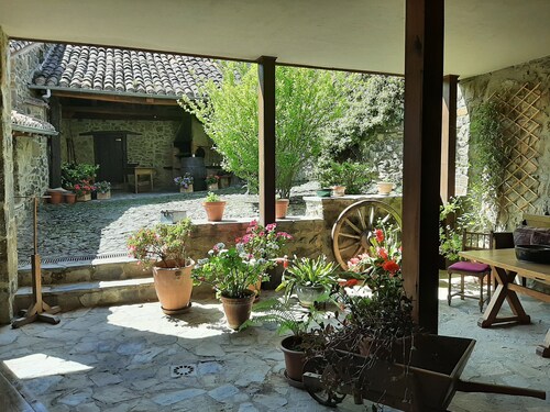 Richard and Suzanne Aparment cozy with an incredible views, quiet Valley.