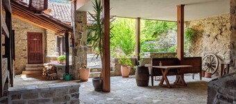 Richard and Suzanne Aparment cozy with an incredible views, quiet Valley.