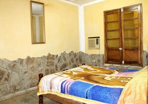 Comfort-Doppelzimmer, eigenes Bad | Individuell dekoriert, individuell eingerichtet, Verdunkelungsvorhänge