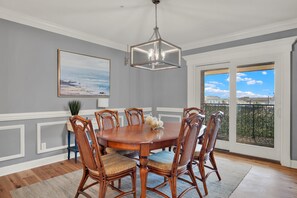 Dining - Silver Seas 303 (Tybee Island)