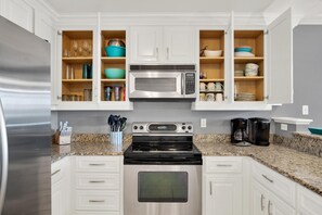 Apartamento, varias camas (Silver Seas 303) | Cocina privada