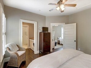 Apartment, 1 King Bed (Southern Elegance Carriage House)