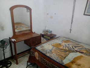 Quarto standard, 1 cama de casal | Wi-Fi de cortesia, acesso para cadeiras de rodas