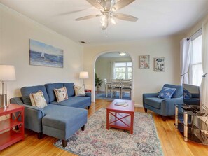 獨棟房屋, 2 張加大雙人床 (Thunderbolt Cottage) | 客廳