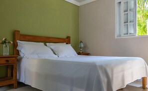 House, 2 Bedrooms | Hypo-allergenic bedding, free WiFi, bed sheets - Casa Viela da Paz (Ilhabela)