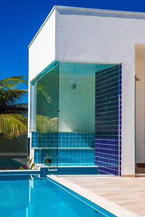 Outdoor pool, sun loungers