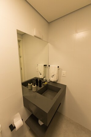 Apartment, 1 Bedroom | Bathroom | Shower, free toiletries, hair dryer, towels