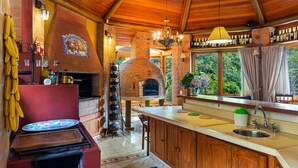 Chalet, 2 kamar tidur | Dapur pribadi | Lemari es, microwave, oven, dan kompor