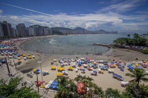 On the beach - Apartamento Les Vagues  (Guarujá)