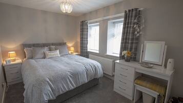 4 bedrooms, iron/ironing board, free WiFi, bed sheets