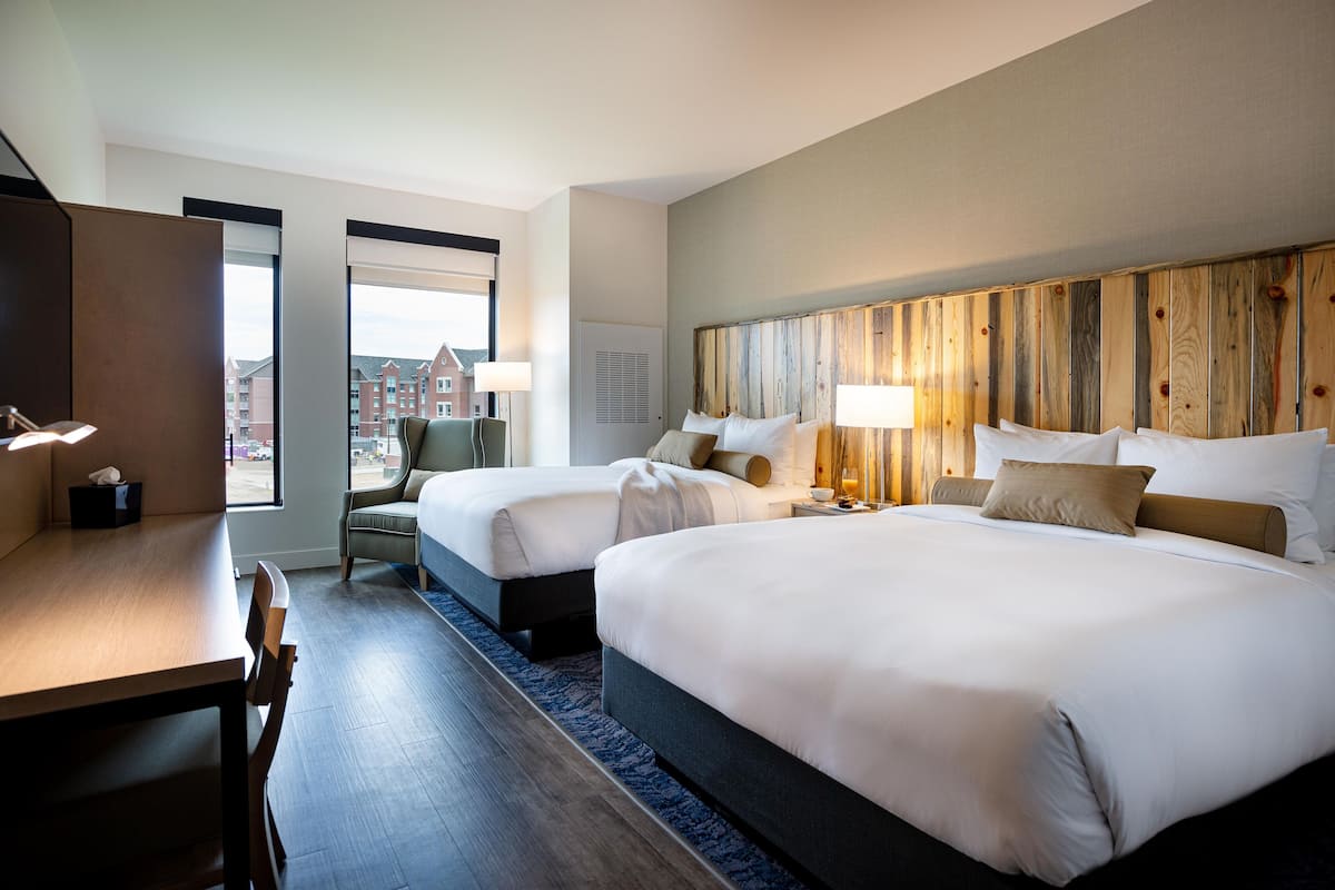 Luxe beddengoed, pillowtop-bedden, een strijkplank/strijkijzer