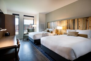 Premium bedding, pillowtop beds, iron/ironing board, free WiFi - Hotel Maverick (Grand Junction)