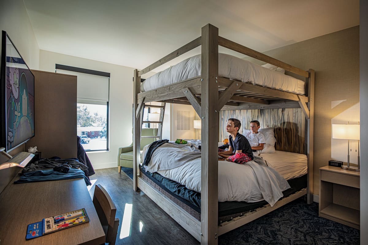 Deluxe tweepersoonskamer | Luxe beddengoed, pillowtop-bedden, een strijkplank/strijkijzer