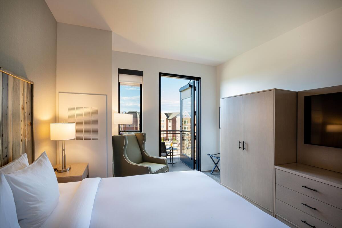 1 bedroom, premium bedding, pillow-top beds, iron/ironing board