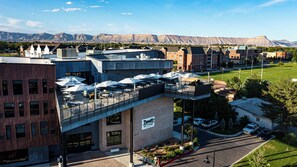 Maverick King | Premium bedding, pillowtop beds, iron/ironing board, free WiFi - Hotel Maverick (Grand Junction)