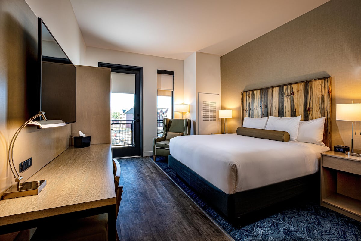 Luxe beddengoed, pillowtop-bedden, een strijkplank/strijkijzer