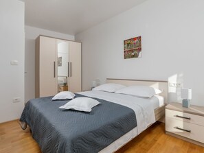 5 bedrooms, iron/ironing board, travel cot, free WiFi