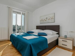 5 Schlafzimmer, Bügeleisen/Bügelbrett, Reisekinderbett, kostenloses WLAN