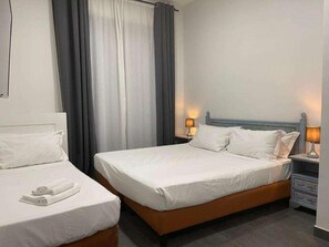 Hypo-allergenic bedding, down comforters, soundproofing, free WiFi - Jazz Hotel (Naples)